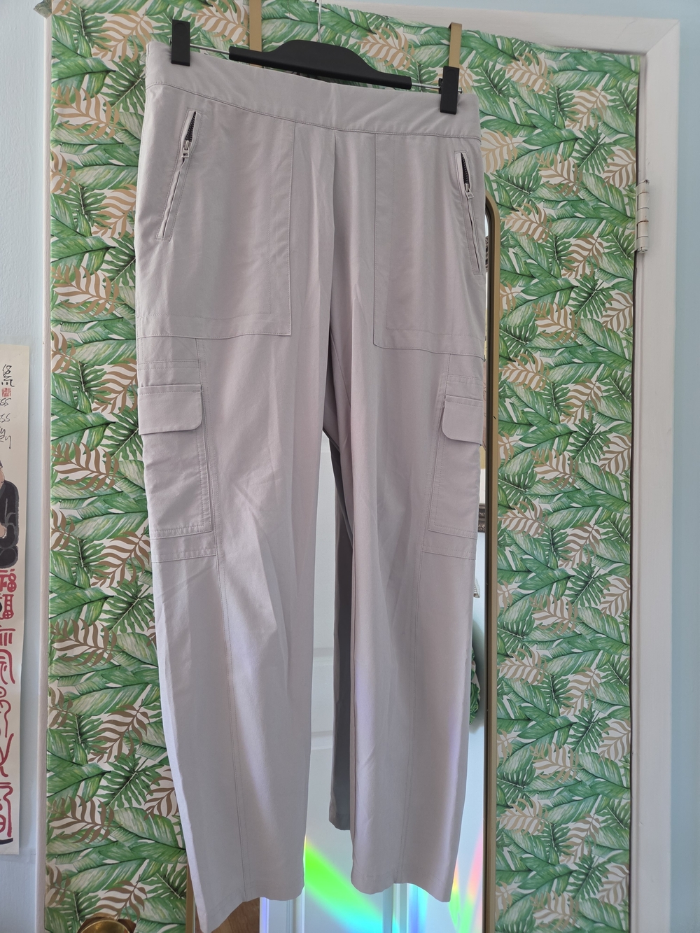 Athleta Light Gray Chelsea Women's Cargo Pants with Zip Pockets